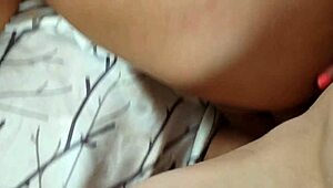 Milfka Becky Bandini s veľkými prsiami berie monštruózny kokot zozadu!