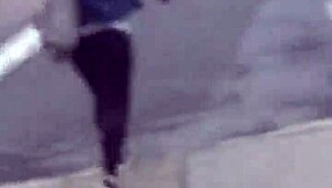 Bu kısa hatunun niye böyle iri götü var?