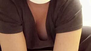 Petite 18+ amatörer flashar stora rumpor och små 18+ tuttar i hemmagjord toalettkompil