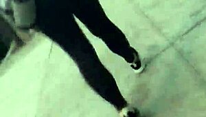 Waarom heeft dit kleine meidje zo'n vette kont?