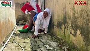 Why is Africa Santa sneaking around to bang his innocent neighbor's daughter in the backyard? Full vid on Red