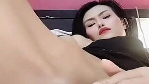 thaitwentybabe painted her fingernails with care, then turned her attention to pleasuring her wet pussy intimately.