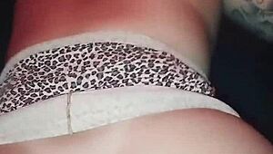 Who knew this ruiva novinha would take cum on her face from two coroas through gloryhole at the swing house exhibition!