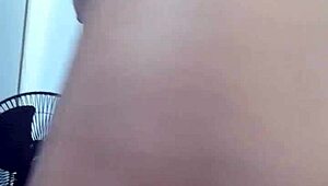 i bought this new little outfit an' already went to flash my big ass on cams