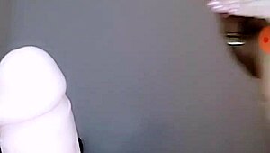 Gostosa Shows Off on Webcam!