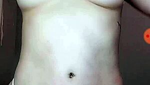 Gostosa Shows Off on Webcam!