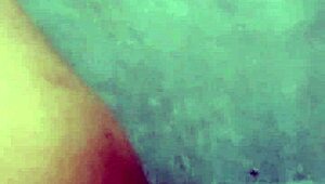 POV saftig ung 18+ latina onanerer sin store kødfulde fisse i Minnie-shorts stønner af vild kåthed mens hun fingerbader vildt