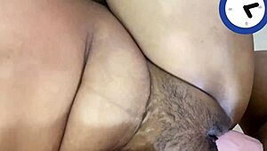 Защо да се съпротивляваш на тая гореща ебон латина с голям задник в дълбок минет и твърд чук като курва