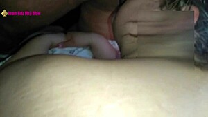 Threesome with mexican bbw cheating wife and two bhm bears in group sex, making her moan as cuckold watches 😜