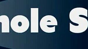 Pelirroja ardiente babe insinúa su pasión por mamadas babosas en gloryhole