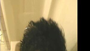 Amateur black ebony from caribbean gives blowjob in the shower during bathing session with theshimmyshow and foxy roxy.
