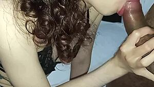 Приятелят споделя интимен финал с момиченцето си 18+ в истински момент на двойка