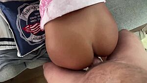 가슴 큰 곱슬머리 브루넷 라티나가 캐스팅 인터뷰에서 POV 딥스로트와 도기스타일 박기 애걸해