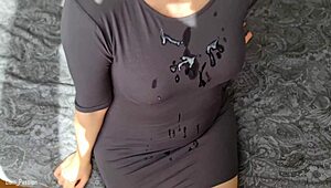 In leidenschaftlicher POV Session gibt sie Handjob und Blowjob bis Cumshot ihre heiße Bluse vollspritzt