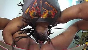 Ó basszus, eszem Nina Rivera pornósztár forró picsáját arcbaszással ruharobbantással csepegve nedvesen...