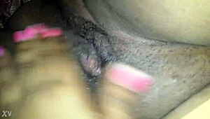 Amateur ebony BBW gets into solo play and ends up squirting