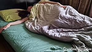 صحيت شهوانية وأعطتني ركوبة جامحة بكسها الضيق