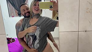 نيكني جامد واتوسل يقذف جوا كسي اللي مبلول.