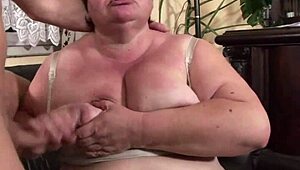 Wow, zobacz tę 300kg starą babcię mocno pieprzoną w jej wielką dupę