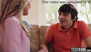 Storbröstad MILF-stiefar motiverar sin kåta tonårs-stiefson 18+ att få ett jobb... 😏