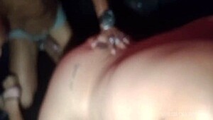 Yo, kuvittele tämä naimisissa oleva tyttö glory hole -kopissa kahden iso kyrpä tyypin kanssa