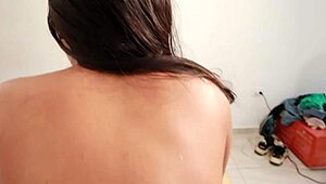 Infiel universitaria colombiana tiene creampie por primera vez en pov con su compañero latino