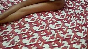 Τρελαίνομαι με αληθινό σεξ από λεσβία γειτόνισσα που έρχεται και το κάνει απίθανο pt1