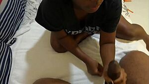 Jag blev så jävla kåt när jag vaknade att jag djuphalsade grannens styvsons enorma kuk i hans sovrum