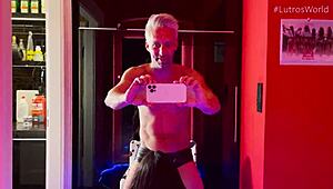 Dikke babe voelt intense plezier bij pov blowjob en ballen likken