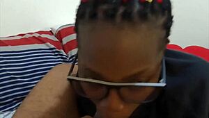 Jag blev så jävla kåt när jag vaknade att jag djuphalsade grannens styvsons enorma kuk i hans sovrum