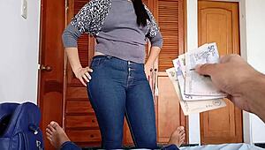 Ich biete ihr viel Kohle für einen Fick bevor sie mit Freundinnen abhaut, zeig mir deinen rosa Slip und süße Stelle allein in der Bude.