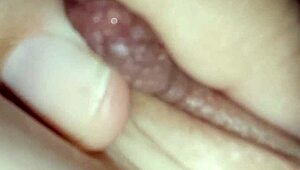 Emosi dalem liat brunette peras susu tetek alami main balon intim