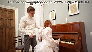 Hey, Klavierlehrerin, warum fickst du mich statt zu unterrichten?