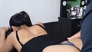 Hej kuzynie, dasz radę szybkiemu creampie bez mówienia mojej żonie?