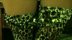 Pasangan main gila-gila aksi sengit kat atas meja billiard