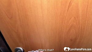 ¿Quieres mamada profunda antes de que me ponga a cuatro para polvos de perrito intensos?