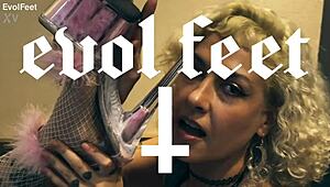 If you suck my toes like a good slave we will have a perfect day