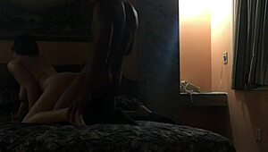 嘿酒店黑发妹黑人自拍跨种族大战