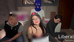 Enfermera sexy cura a 3 pacientes sacándoles la leche con blowjobs and quickie fucking 😏🍑💦