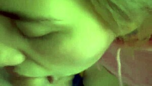 Блондинка в качулка чука грубо дълбоко гърло с плюене давене до свършване в уста 😏 европейско домашно фетиш