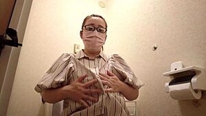 Oh, married woman getting off in the toilet—check the full video on xvideos red channels aika-frau.