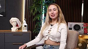 ni ole murkovski and bella mur chat about subscriber questions in interactive session