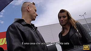 Ó ember, pénzért ez a gyönyörű nimfa kint szexel egy gazdag idegennel, míg a pasija nézi! 💸