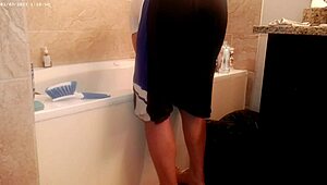 Hey, just generally tidying up the bathroom for some house chore work 😊