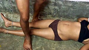 indisk landsby bhabhi bliver kneppet hårdt i desi stil af sin elsker