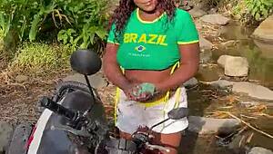 i helped this stranger girl and she wanted to head to the woods for sex with me, almost got caught 😏