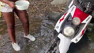 i helped this stranger girl and she wanted to head to the woods for sex with me, almost got caught 😏