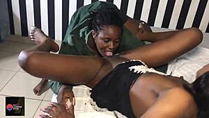 기숙사 레즈 연인 룸메이트 둘이 매일 분수 보지로 촉촉해져