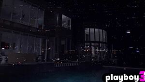 Gondolod, hogy ez a természetes latina meztelenül mutogatja hihetetlen testét?