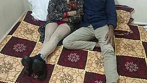 viens lécher cette chatte indienne desi hindi avant qu'on baise fort